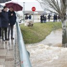 El Presidente de la Junta y candidato a la reeleccion, Alfonso Fernández Mañueco,  junto al rio Ucero en El Burgo de Osma