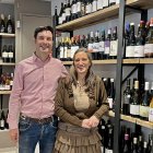 Esta vinoteca abierta hace una década por Julio Díez y Anabel  Ordax es un espacio vivo que organiza catas semanales