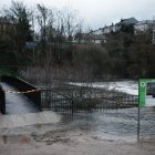 Desbordamiento del río Sil a su paso por el paseo del parque de la Concordia de Ponferrada