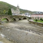 El Puente de los Peregrinos, punto de entrada a la localidad de Molinaseca a su paso por el Camino de Santiago, dentro del casco histórico de la villa
