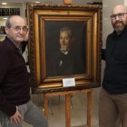Retrato de Cirilo Tejerina Gatón junto al historiador, Javier de la Cruz, y junto al directivo del Ateneo, Juan Pablo Ausín