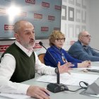 La secretaria general de CCOO CyL, Ana Fernández de los Muros, junto al secretario general de FSC CCOO CyL, Jesús García, y el responsable de medio ambiente de FSC CCOO CyL, José Ramón Jiménez, explican un un proceso judicial contra altos cargos de la Junta por la gestión de los incendios