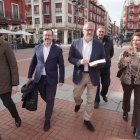 El candidato de Vox a la Presidencia de la Junta de Castilla y León, Carlos Pollán, y el portavoz nacional del partido, José Antonio Fúster, visitan Valladolid.