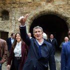 El presidente del Partido Popular, Alberto Núñez Feijóo, recorre las calles de Ciudad Rodrigo