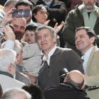 Feijóo y Mañueco se toman un selfie en el acto en Ávila