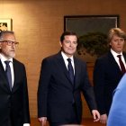 Carlos Pollán, Alfonso Fernández Mañueco y Carlos Martínez, en el debate de este jueves.