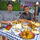 Mamoun Lamedi y Aqeel Abbas, en el restaurante Aroma de India de Valladolid.