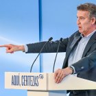 El presidente del Partido Popular, Alberto Núñez Feijóo, interviene en un mitin en Villarcayo