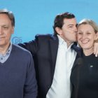 El candidato del PP a la Presidencia de la Junta de Castilla y León, Alfonso Fernández Mañueco, junto a Carlos García Carbayo e Isabel Blanco