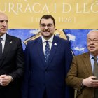El alcalde de León, José Antonio Diez, preside con la presencia del presidente del Principado de Asturias, Adrián Barbón, el consejero de Cultura, Turismo y Deporte, Gonzalo Santonja, y el presidente de la Diputación de León, Gerardo Álvarez Courel.
