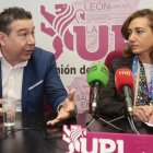 Luis Mariano Santos y Alicia Gallego, de UPL, en una rueda de prensa