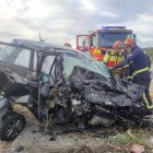 Accidente mortal entre un turismo y una furgoneta en Brazuelo (León) en el que falleció una mujer de 45 años.