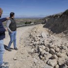 El presidente provincial, Miguel Ángel de Vicente (izda) visita las obras con el diputado de Red Viaria, Benjamín Cerezo.