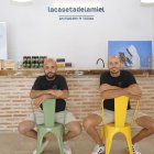 Los hermanos Gato (Óscar y Samuel) dirigen desde 2019 esta empresa apícola.
