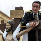 El momento del Descendimiento marca el inicio simbólico de la procesión del Santo Entierro en Zamora, una escena que conecta directamente con la tradición barroca.
