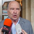 El presidente de la Confederación Española de Sindicatos Médicos en Castilla y León, José Luis Díaz Villarig, en la manifestación en León
