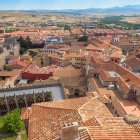 Panorámica desde la torre de la Catedral de Ávila que muestra el entramado histórico de la ciudad y su muralla medieval