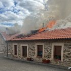Incendio de una vivienda en  en Santiago Millas (León)