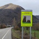 Señal de aviso por osos en Rabanal de Abajo (León).