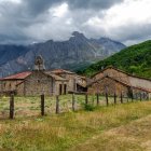 Posada de Valdeón, en pleno Parque Nacional de Picos de Europa, alberga algunos de los enclaves donde el frío suele resistirse más tiempo en la provincia de León.