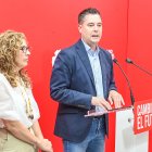 El procurador socialista de Burgos, Daniel de la Rosa, y la procuradora socialista por Burgos, Virginia Jiménez.