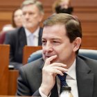 Alfonso Fernández Mañueco durante el pleno de constitución de las Cortes.- ICAL
