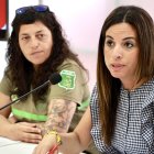 La vicesecretaria general del Partido Socialista de Castilla y León, Nuria Rubio, se reúne con bomberos forestales