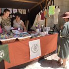 El presidente de la Diputación de León, Gerardo Álvarez Courel, encabeza la visita a la feria medieval de los centros asistenciales de la institución