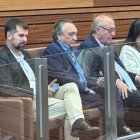 El senador autonómico del PSOE, Luis Tudanca, asiste al pleno del Procurador del Común en las Cortes.