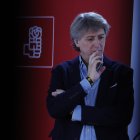 Carlos Martínez Mínguez en la sede del PSOE de Soria.