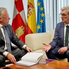 El expresidente de las Cortes, Carlos Pollán, y el titular de la AICCYL, Luis Gracia, en una imagen de archivo.