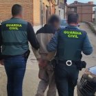 Un presunto agresor sexual durante una detención en Toro, en una imagen de archivo.
