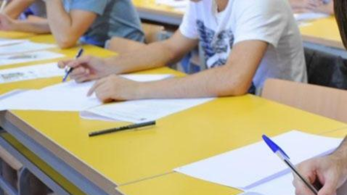 Jóvenes en un aula, en una imagen de archivo.