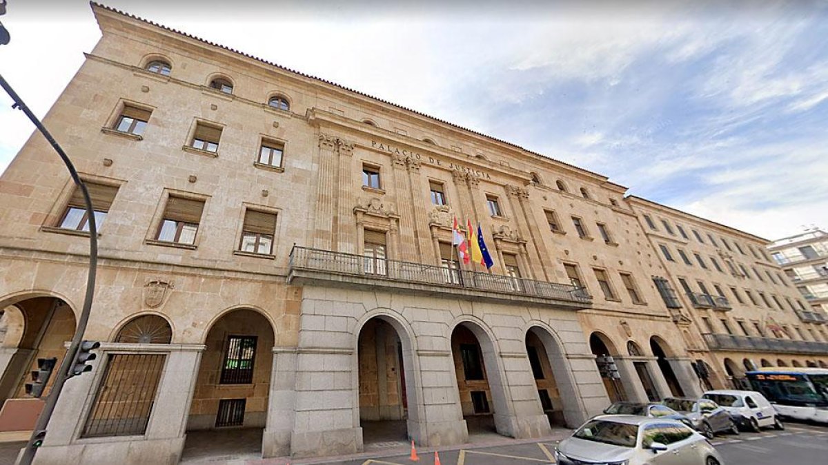 Fachada de la Audiencia provincial de Salamanca, en una foto de archivo. GGL SW