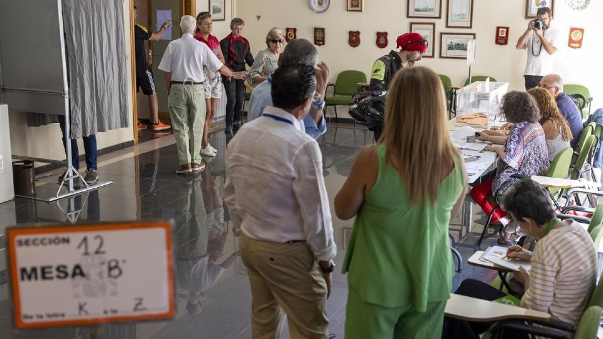 Votaciones en un colegio electoral de Castilla y León. ICAL