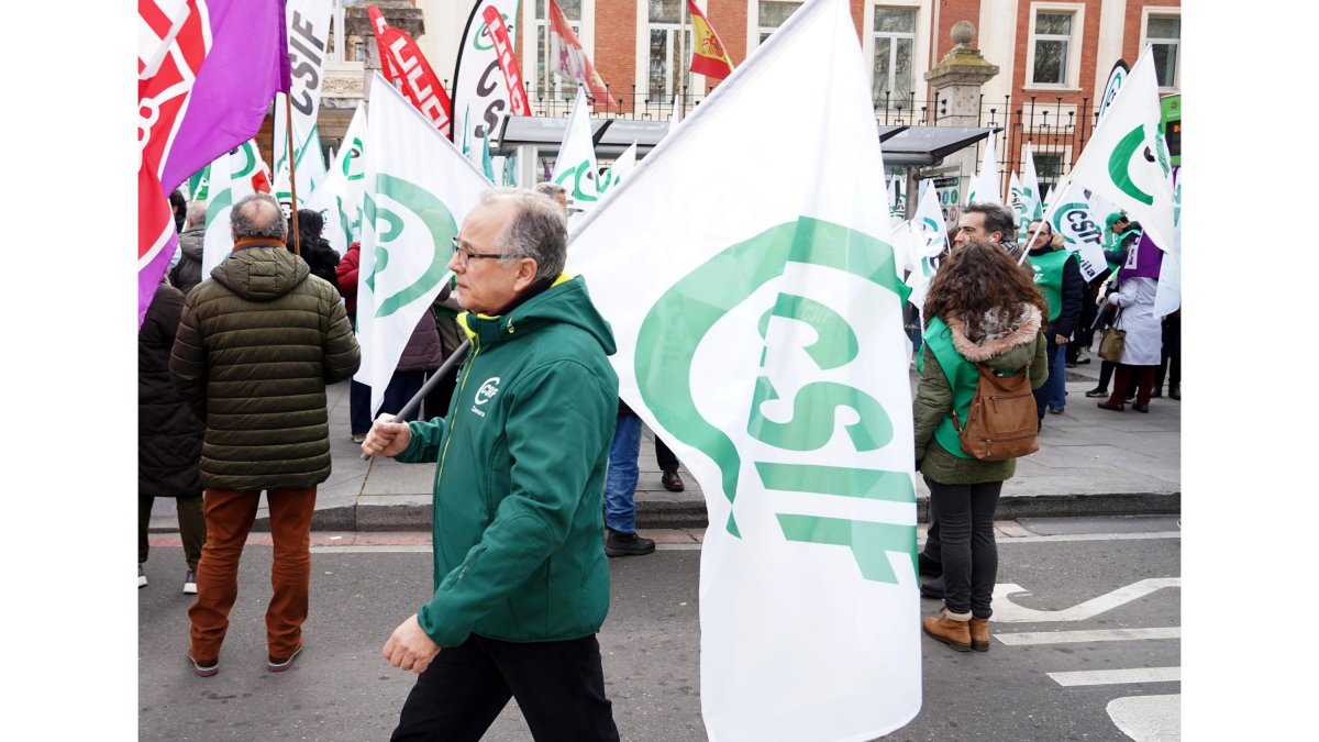 Representantes del sindicato CSIF..