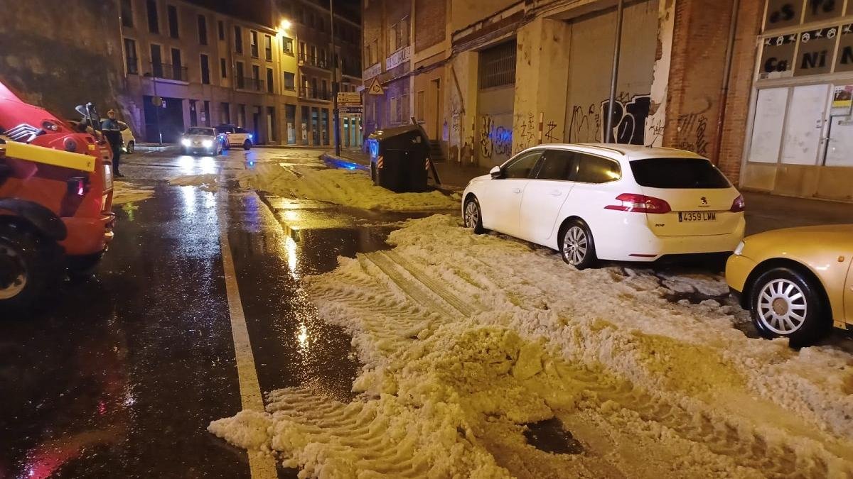 Calles de Zamora cubiertas por el granizo.