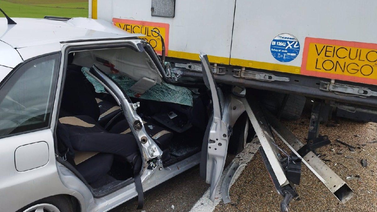 Imagen del vehículo accidentado. - SUBDELEGACIÓN