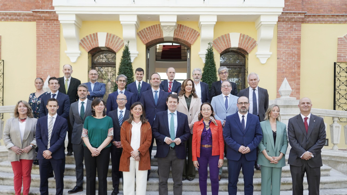 El presidente de la Junta, Alfonso Fernández Mañueco, preside el acto de constitución de la Mesa de las Telecomunicaciones y la Digitalización de Castilla y León.