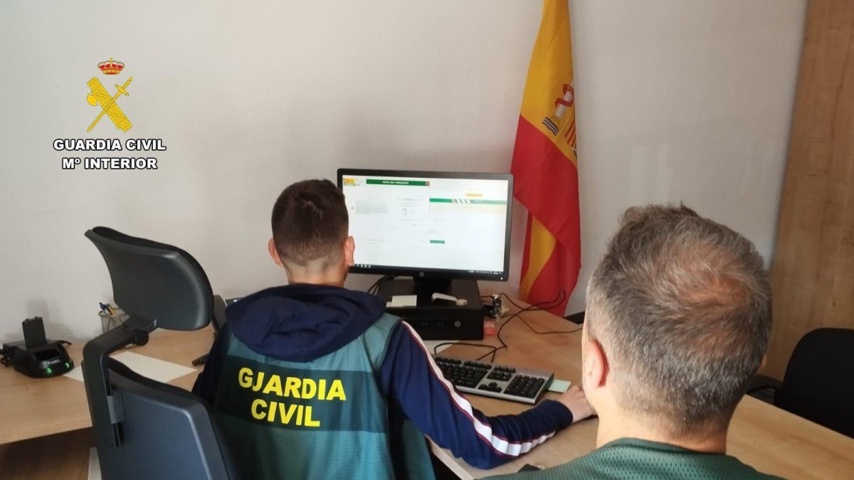 Agentes de la Guardia Civil - Archivo SUBDELEGACIÓN DEL GOBIERNO DE PALENCIA.
