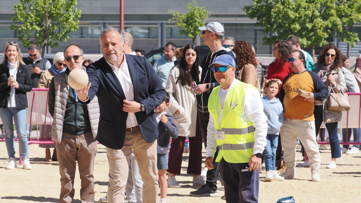 El presidente de las Cortes, Carlos Pollán, en una de las actividades programadas en el exterior