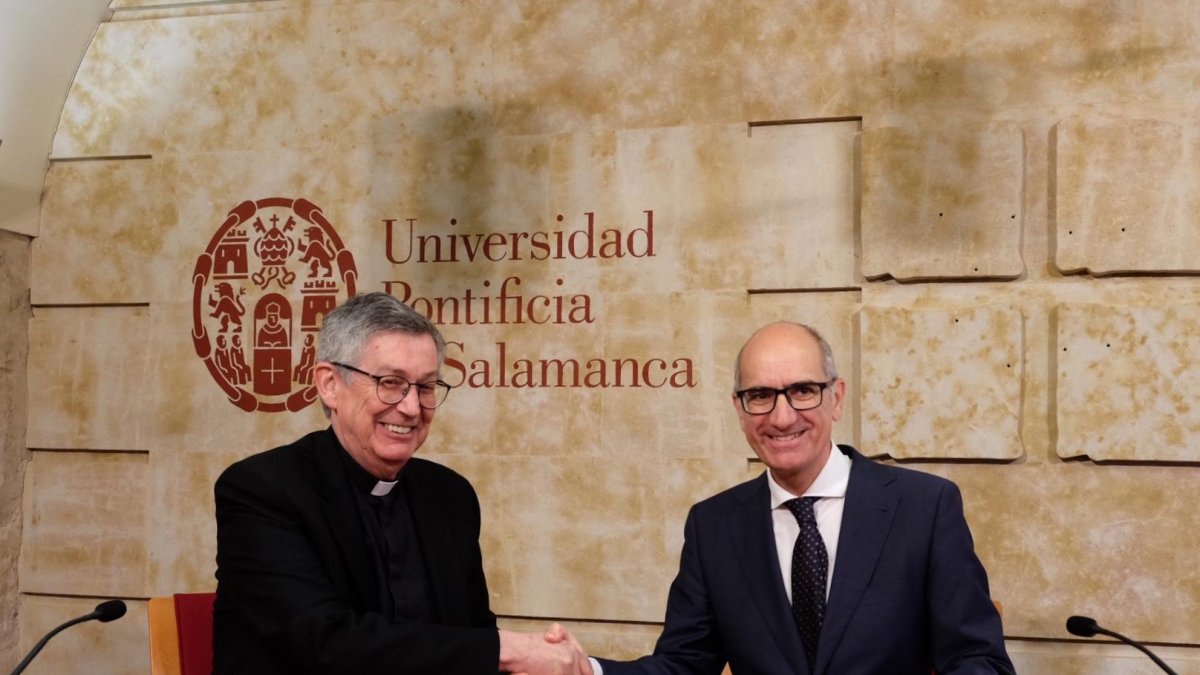 El presidente de la Diputación de Salamanca, Javier Iglesias, y el Rector de la Universidad Pontificia de Salamanca, Santiago García Jalón.