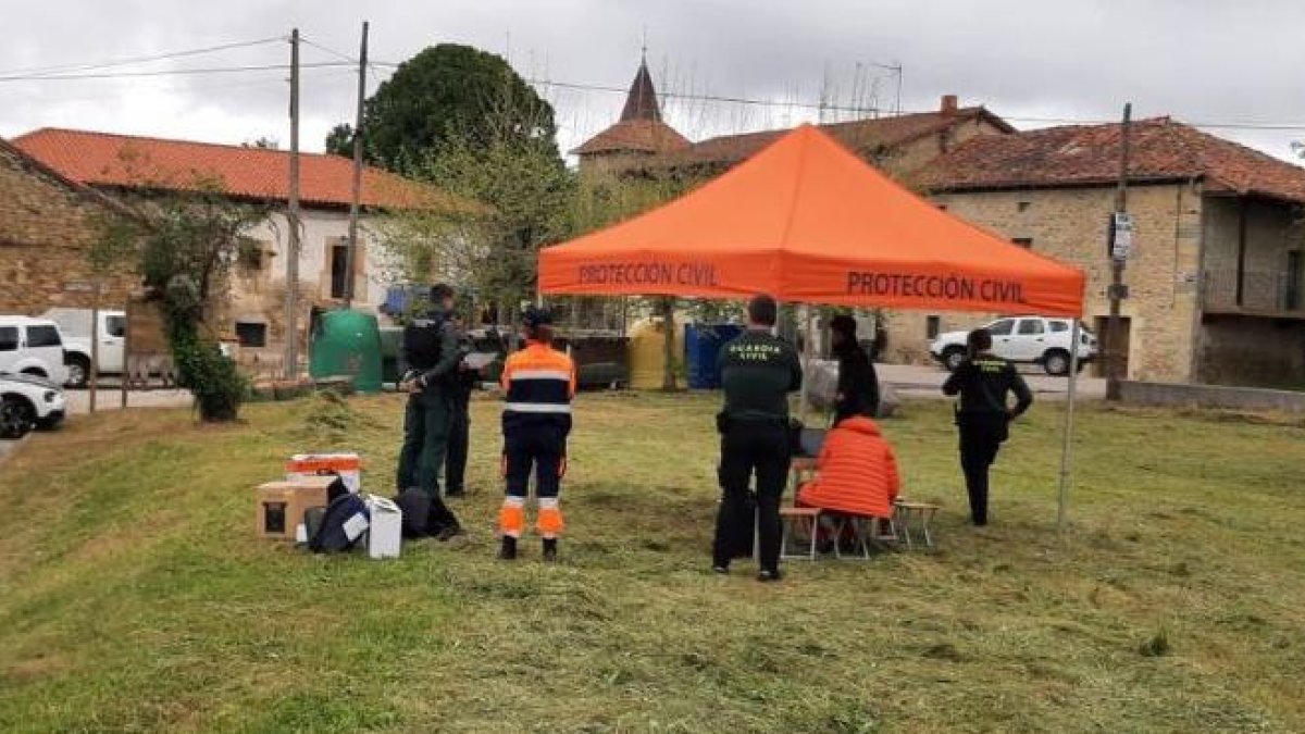 Dispositivo de la Guardia Civil y Protección Civil para intentar localizar a un hombre de 78 años desaparecido en Merindad de Montija (Burgos). EMERGENCIAS 112 CYL