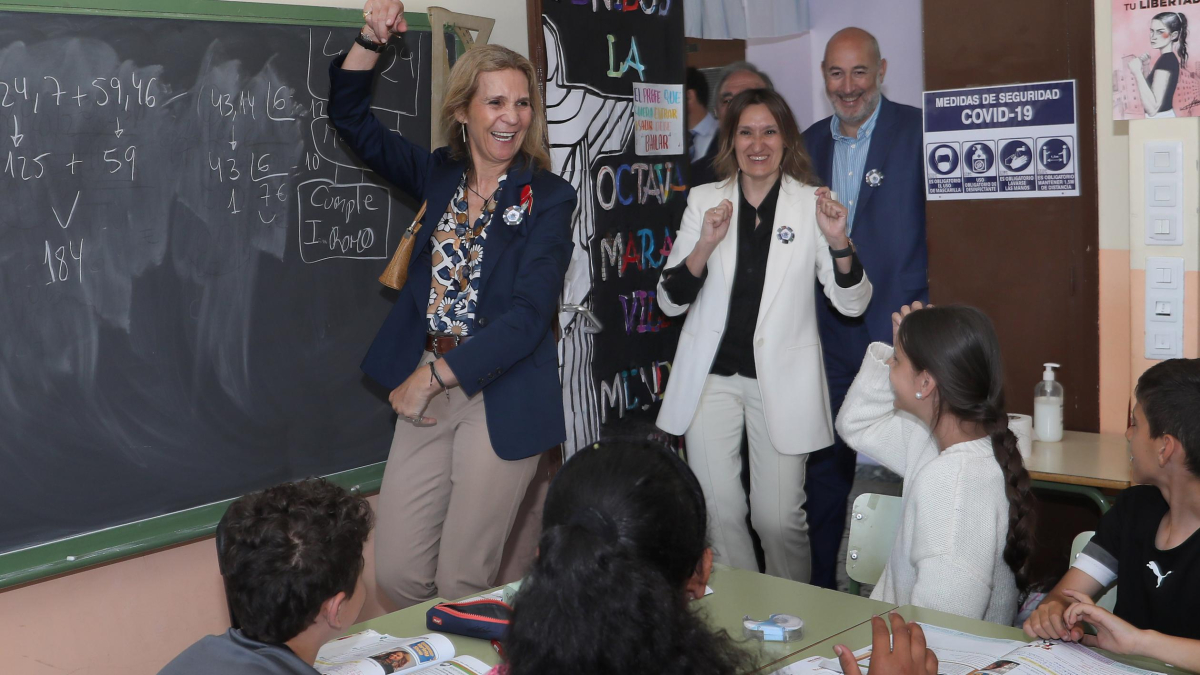 La consejera de Educación, Rocío Lucas, interviene en la presentación de un taller de la Fundación Mapfre en  Controla Tu Red, en un acto presidido por la directora de Proyectos Sociales de la entidad, la Infanta Elena de Borbón