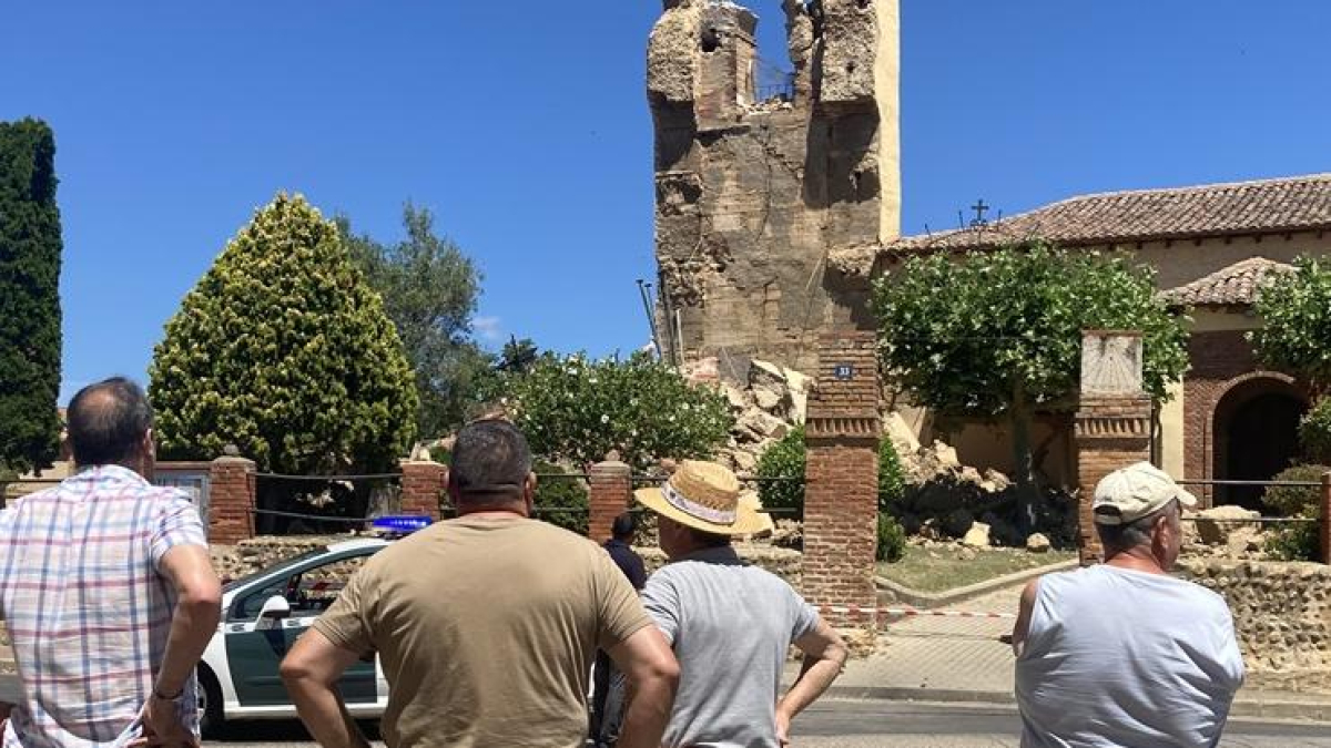 La iglesia de Villaturiel después del derrumbe de la torre