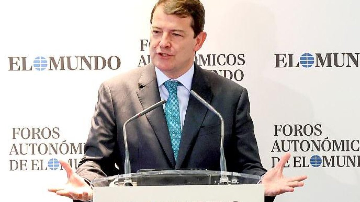 El presidente de la Junta de Castilla y León, Alfonso Fernández Mañueco, durante su intervención en el Foro de EL MUNDO 'La España Vertebrada'. E. M.