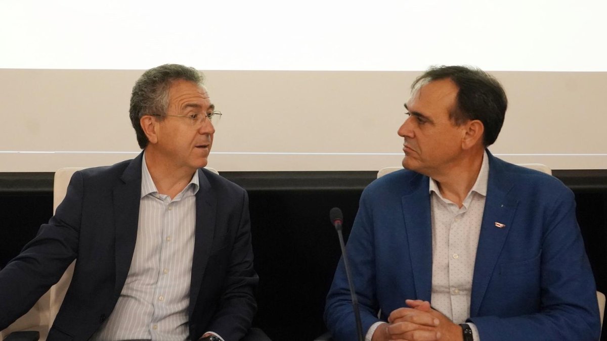 Eduardo Baamonde, presidente de Cajamar y Santiago Miguel, presidente de Vitartis, en una imagen de archivo / E.M
