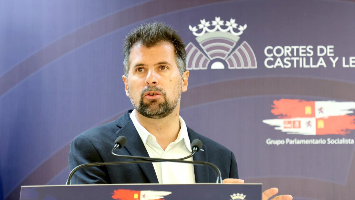 El secretario autonómico del PSOE de Castilla y León, Luis Tudanca, en su comparecencia de este miércoles. E. M.