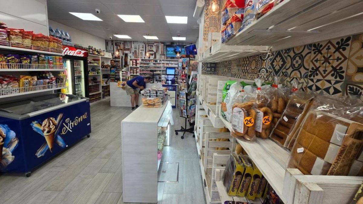 Pequeña tienda en el medio rural de Castilla y León.