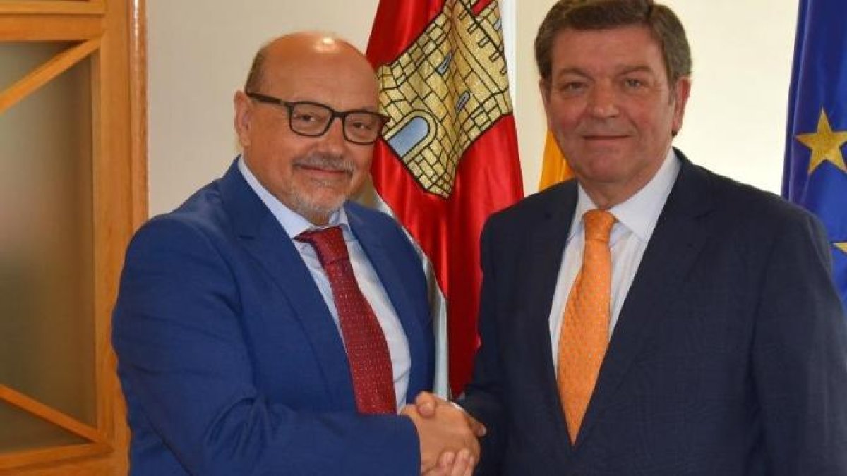 El consejero de la Presidencia, Luis Miguel González Gago y Rafael Monje
